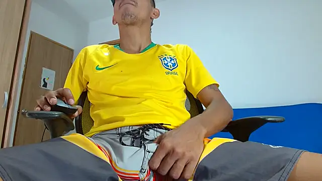 Snapshot of skinny23cm chatting on September 11, 9:15 pm skinny23cm online show from September 11, 9:15 pm