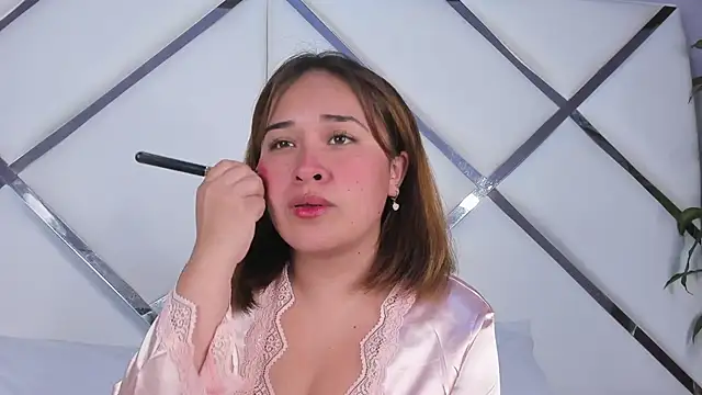 Snapshot of sara-lopez1 chatting on September 19, 1:37 am sara-lopez1 online show from September 19, 1:37 am