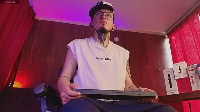 tyler jones  online show from June 28, 3:18 pm