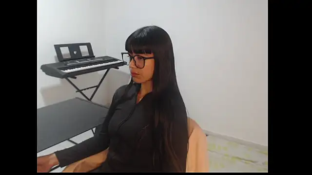 meganmiauu online show from April 9, 6:19 am