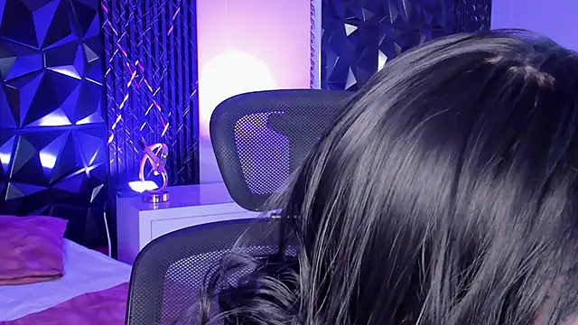 katierouge  online show from December 1, 5:33 am