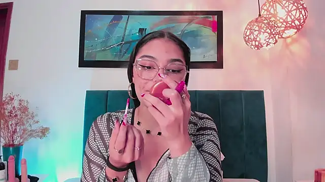 Snapshot of LunaAspen_ chatting on September 10, 6:19 pm LunaAspen online show from September 10, 6:19 pm