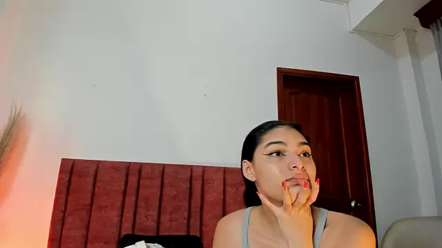 Snapshot of LunaAspen_ chatting on October 18, 5:48 pm LunaAspen online show from October 18, 5:48 pm