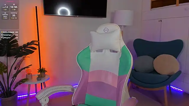 Baby  Lola online show from April 28, 12:20 pm