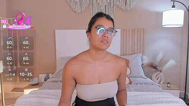 Camila Bustamante online show from June 4, 2:43 pm