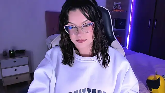 Snapshot of OphelianaRose33 chatting on September 28, 10:59 pm OphelianaRose33 online show from September 28, 10:59 pm