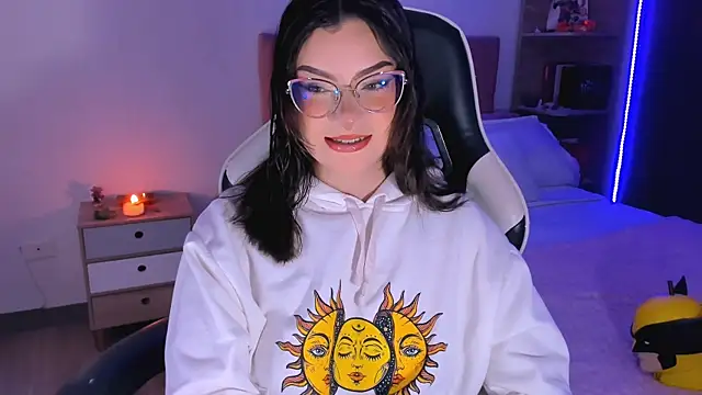 Snapshot of OphelianaRose33 chatting on October 13, 8:22 pm OphelianaRose33 online show from October 13, 8:22 pm