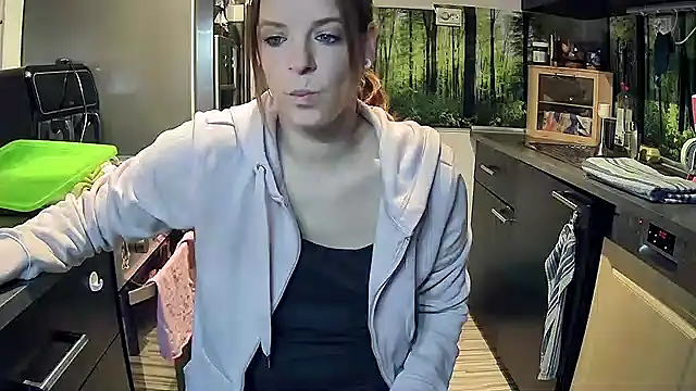 Snapshot of SexyMilf_37 chatting on October 7, 8:35 pm SexyMilf 37 online show from October 7, 8:35 pm