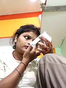 Hot mirchjii online show from October 31, 2:54 pm