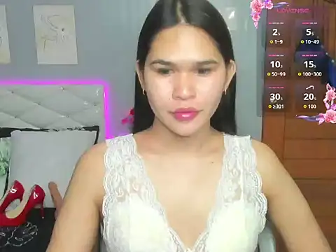 Snapshot of AlianaBlair chatting on October 13, 2:20 pm AlianaBlair online show from October 13, 2:20 pm
