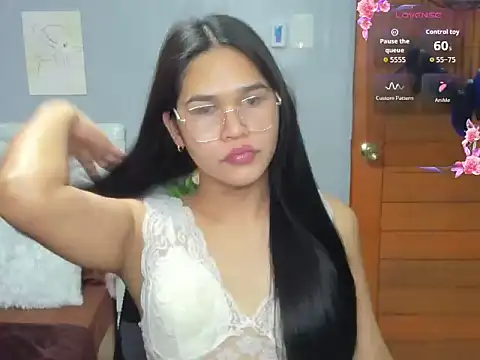 Snapshot of AlianaBlair chatting on October 4, 8:13 pm AlianaBlair online show from October 4, 8:13 pm