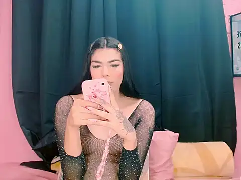 Snapshot of _crystal23_ chatting on October 19, 5:20 am crystal23 online show from October 19, 5:20 am
