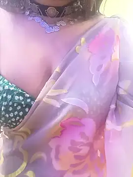 Snapshot of Naina_007 chatting on September 18, 4:44 am Naina 007 online show from September 18, 4:44 am