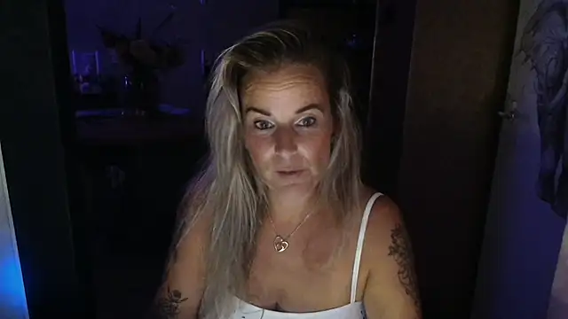 Mrs-Aurora online show from July 3, 9:32 pm