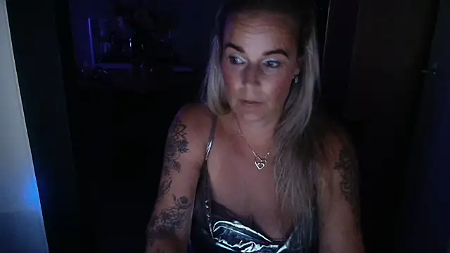 Mrs-Aurora online show from July 21, 9:37 pm