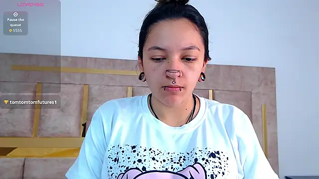 Kitty ravee online show from September 24, 2:16 pm