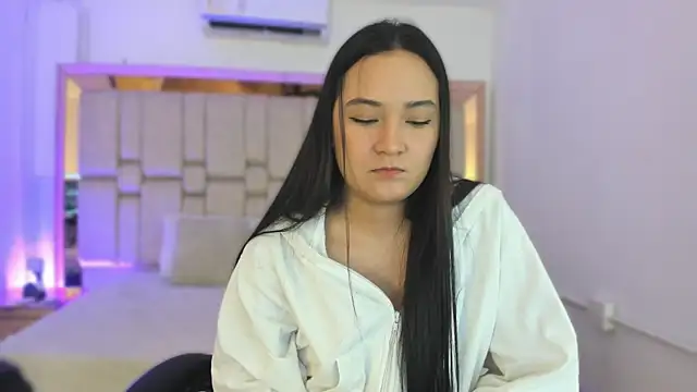 EmmaBeel online show from November 8, 12:10 pm