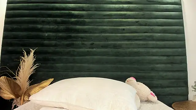 LiliCarterm online show from April 9, 6:19 am