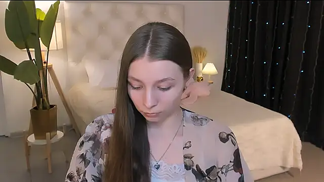 JulieDaniel online show from April 1, 1:41 pm