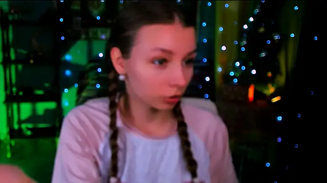 JulieDaniel online show from December 17, 9:46 am