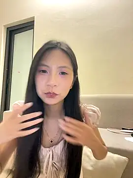 Snapshot of Lil-Gi chatting on October 3, 4:12 pm Lil-Gi online show from October 3, 4:12 pm