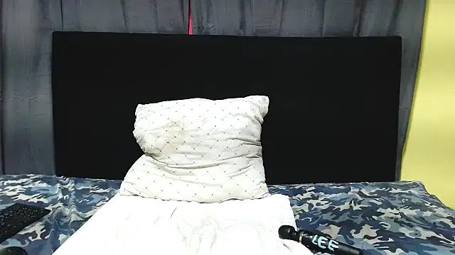 Snapshot of DarkBubble18 chatting on September 28, 8:25 pm DarkBubble18 online show from September 28, 8:25 pm