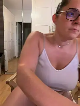 chloedlm5 online show from July 28, 8:52 pm