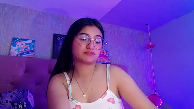 Snapshot of laurenelove chatting on October 10, 6:07 am laurenelove online show from October 10, 6:07 am