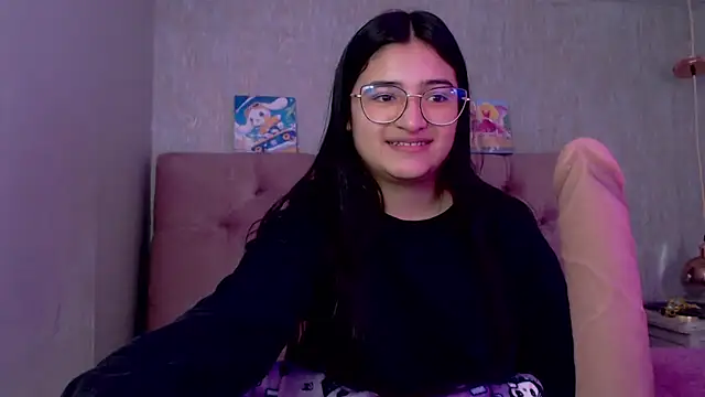 Snapshot of laurenelove chatting on September 23, 8:23 am laurenelove online show from September 23, 8:23 am