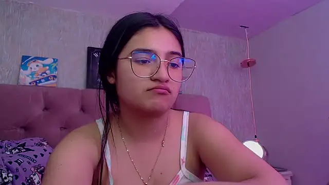Snapshot of laurenelove chatting on October 11, 6:29 am laurenelove online show from October 11, 6:29 am