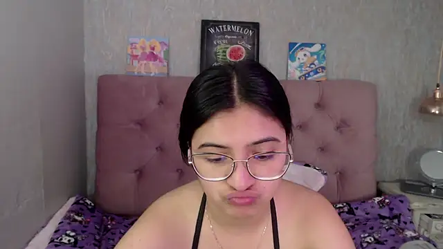 Snapshot of laurenelove chatting on September 12, 3:29 am laurenelove online show from September 12, 3:29 am