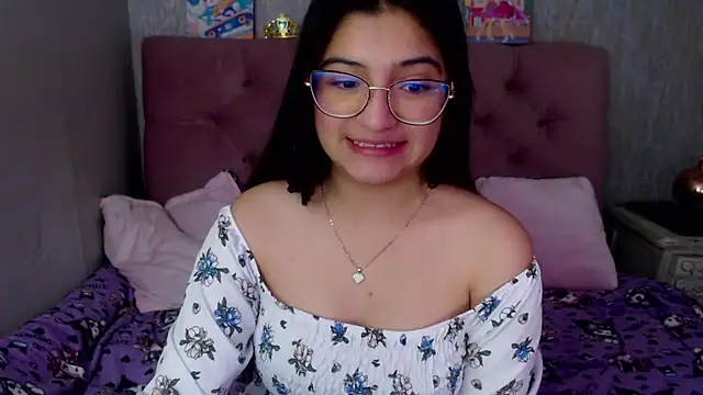 Snapshot of laurenelove chatting on September 19, 6:56 am laurenelove online show from September 19, 6:56 am
