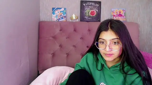 Snapshot of laurenelove chatting on September 20, 7:06 am laurenelove online show from September 20, 7:06 am