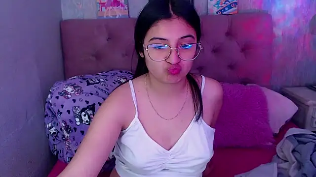 Snapshot of laurenelove chatting on October 18, 3:42 am laurenelove online show from October 18, 3:42 am