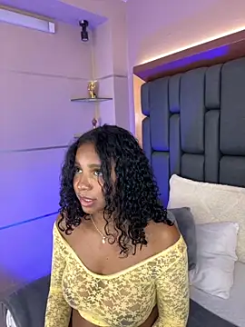 Snapshot of LisaMendez chatting on October 4, 4:29 am LisaMendez online show from October 4, 4:29 am