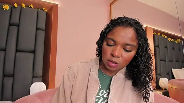 LisaMendez online show from December 4, 10:54 pm