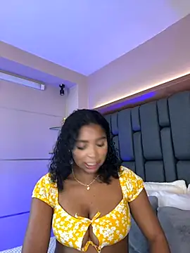 Snapshot of LisaMendez chatting on October 3, 4:28 am LisaMendez online show from October 3, 4:28 am