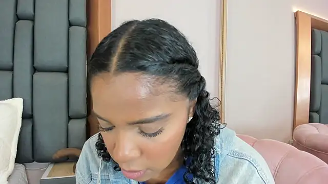 Snapshot of LisaMendez chatting on September 20, 4:11 am LisaMendez online show from September 20, 4:11 am