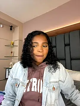 Snapshot of LisaMendez chatting on October 1, 3:55 am LisaMendez online show from October 1, 3:55 am