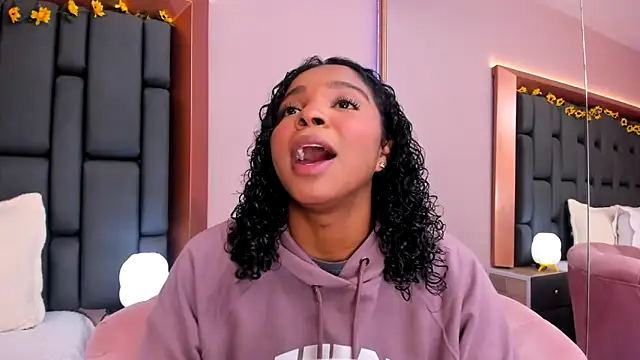 LisaMendez online show from January 14, 4:06 am