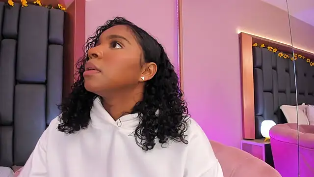 LisaMendez online show from December 14, 4:07 am