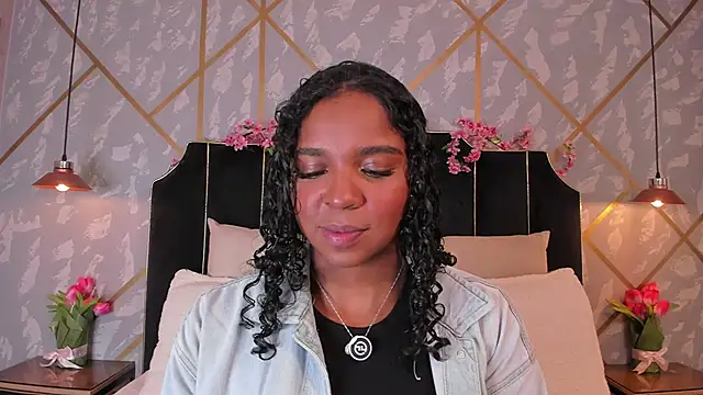 LisaMendez online show from April 19, 4:01 am