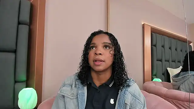 Snapshot of LisaMendez chatting on October 14, 3:42 am LisaMendez online show from October 14, 3:42 am