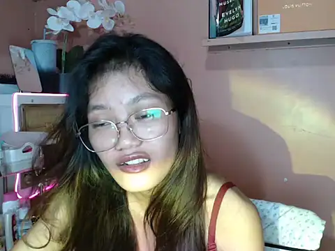 Snapshot of skinny_gracie chatting on October 15, 8:50 am skinny gracie online show from October 15, 8:50 am