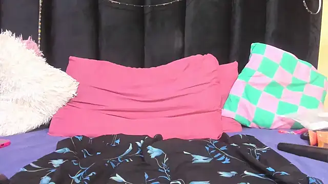 AmazingDarkDoll online show from April 15, 10:32 pm