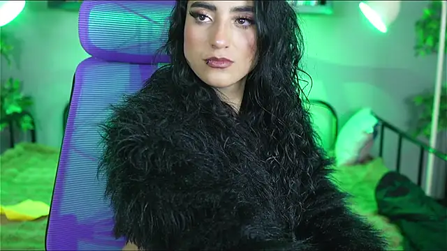 Emma and Issac online show from October 18, 6:49 am