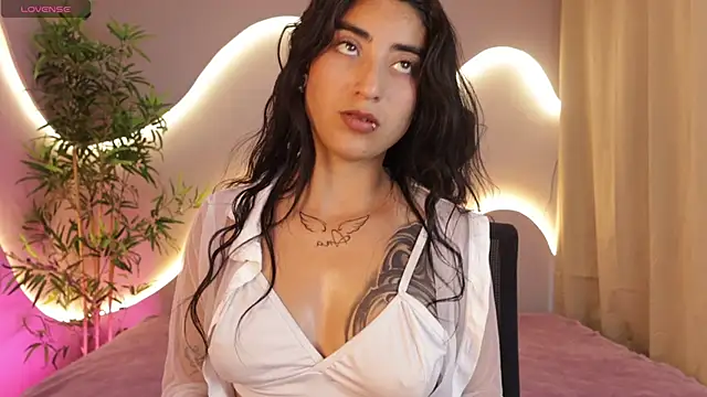 Emma and Issac online show from April 20, 10:13 pm