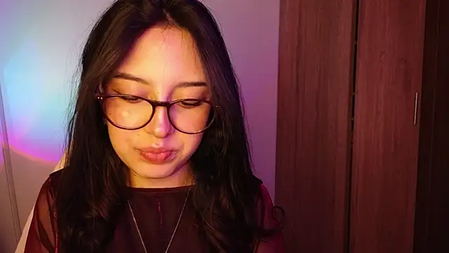 Snapshot of immisssilver chatting on September 16, 2:30 am immisssilver online show from September 16, 2:30 am