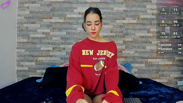 Snapshot of violett__golden chatting on October 7, 2:16 am violett golden online show from October 7, 2:16 am