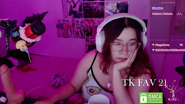 Pink girl0n online show from June 9, 2:44 am